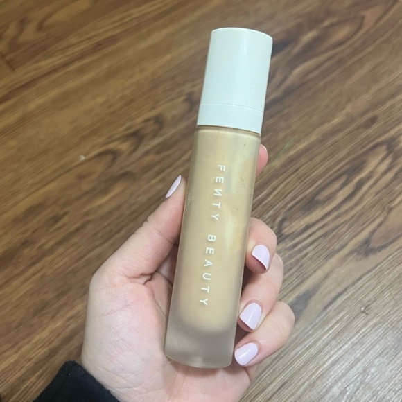 Fenty Beauty Pro Filt’r Soft Matte Longwear Liquid Foundation - Picture 1 of 4